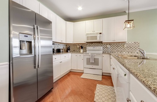 Lewes Condo | Modern Condo Under 15 Minutes to Lewes Beach With Pool & Pool Table