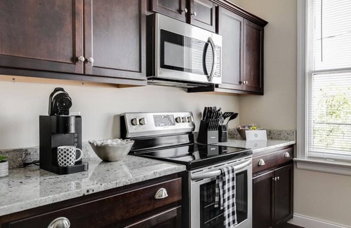 Church Hill Apartment | Modern, Convenient Gem: Urban Retreat 'n Richmond