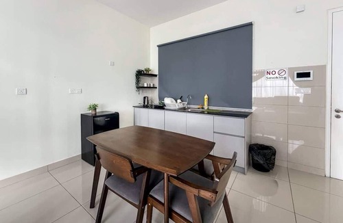 Malacca City Apartment | Modern Duplex Stay for 6 Near Jonker St