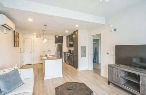 Marble Falls Apartment | Modern Marble Falls Getaway Pool + Gym Lake