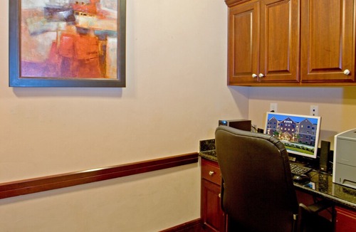 Webster Condo | Modern Suite | Free Breakfast + Outdoor Pool + Hot Tub