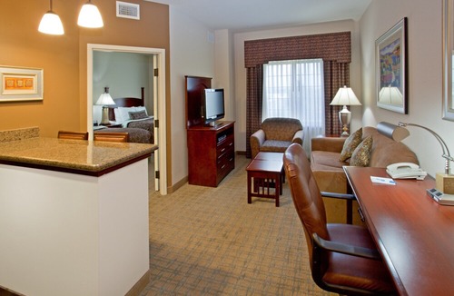 Webster Condo | Modern Suite | Free Breakfast + Outdoor Pool + Hot Tub