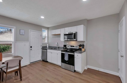 Olde Towne East Apartment | Modern Townhouse in Historic Building Walk to Downtown