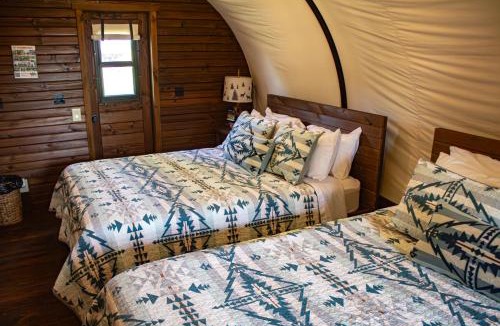 Satin Cabin | Moon River Ranch