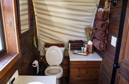 Satin Cabin | Moon River Ranch