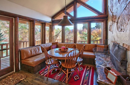 Sundance Cabin | MOUNTAIN FAVORITE - ASPEN RIDGE, HOT TUB, FULL VIEW OF SKI SLOPES, WOOD BURNING FIREPLACES