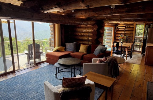 Hancock House | Mountain Log Home w/Amazing View! Foliage Awaiting