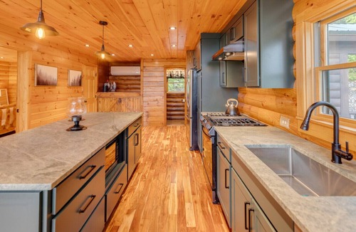 Thornton Cabin | Mountaintop Cabin with Incredible View