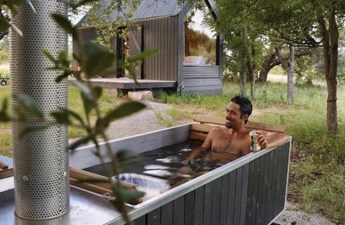 Round Mountain House | Nature Cabin Wood-Burning Hot Tub