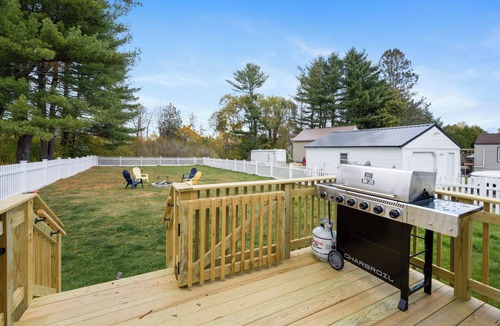 Bangor House | Near Concerts|Dog-Friendly|Firepit|Fenced Yard