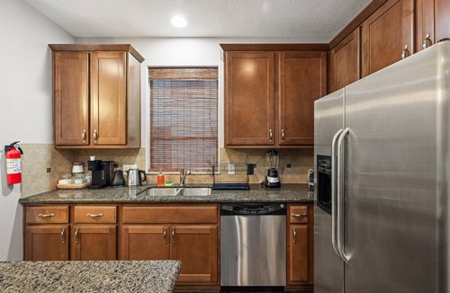 East Downtown Houston House | Near Midtown + Downtown | Games WiFi Balcony Pets
