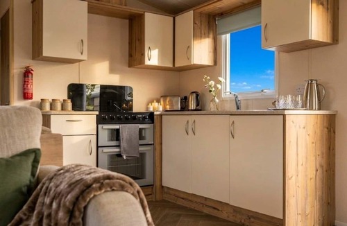 Prestonpans House | Near Pool |3BR Family -Friendly | Sea Views| Ramp | Wi-Fi | Pet OK