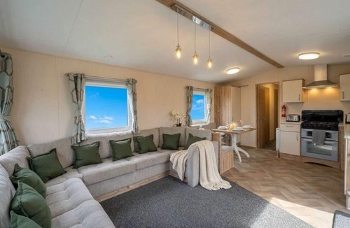 Prestonpans House | Near Pool |3BR Family -Friendly | Sea Views| Ramp | Wi-Fi | Pet OK