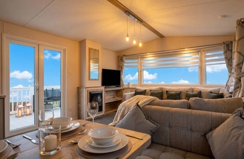 Prestonpans House | Near Pool |3BR Family -Friendly | Sea Views| Ramp | Wi-Fi | Pet OK