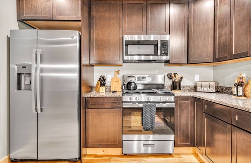 Bryant Pond Ski Chalet | New Chalet, Outdoor Dome w/views, Lakes, Hottub, Firepit, Arcade, Wet Bar, Pets