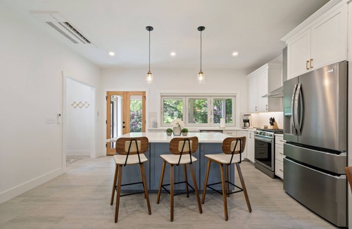 Cape Neddick House | NEW! Coastal Beach House, Steps to Cape Neddick Beach with 4Br+Sleeps 9!