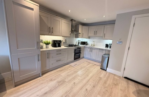 Malahide Apartment | New listing! Stylish 2 Bed in Heart of Malahide