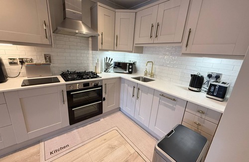 Malahide Apartment | New listing! Stylish 2 Bed in Heart of Malahide