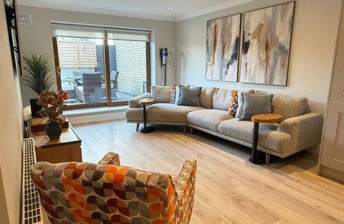 Malahide Apartment | New listing! Stylish 2 Bed in Heart of Malahide