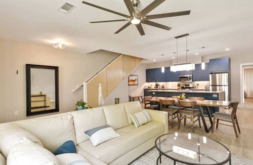 Home Park House | New Modern Home - 5 min walk to Georgia Tech, Sleep 13