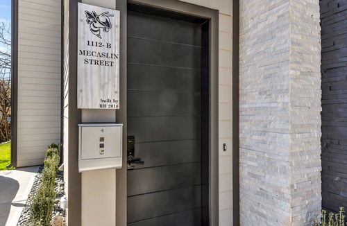 Home Park House | New Modern Home near Atlantic Station with Balcony and Rooftop Deck
