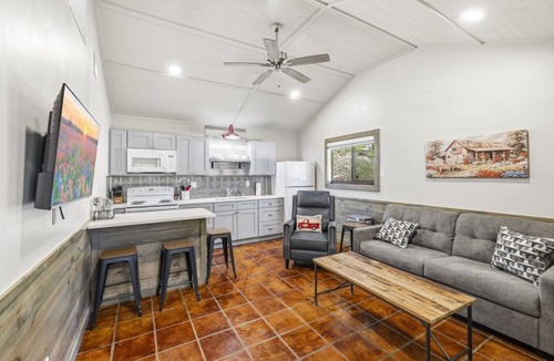 Ingram Cabin | NEW - Quiet Hill Country Retreat - Hunt, TX