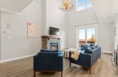 Stratton Mountain Condo | New Renovated 3BR/4BTH Condo Sleeps 10 Gym Heated Pool Walk to Stratton Mtn