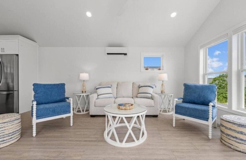 Winterport House | New & Trendy Grand Water View, A/C, Dogs, Fire Pit
