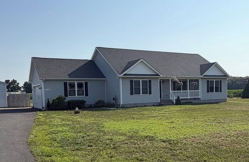 Milton House | Newer Charming 3BR Home - Near Sports at the Beach & 10 miles to Lewes Beach!