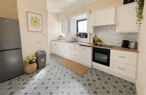 Skerries Apartment | Newly refurbished apartment in the heart of Skerries and 100m from the beach.