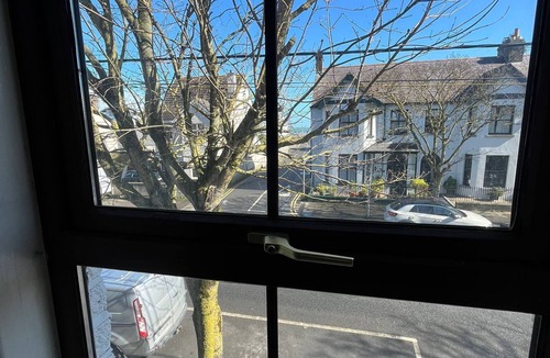 Skerries Apartment | Newly refurbished apartment in the heart of Skerries and 100m from the beach.