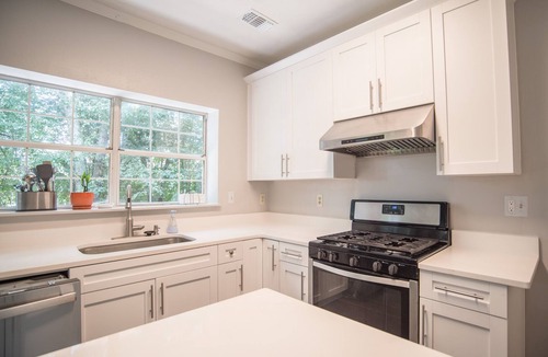 Johns Creek House | Newly Renovated, Cozy, and Modern 4 Bedroom House