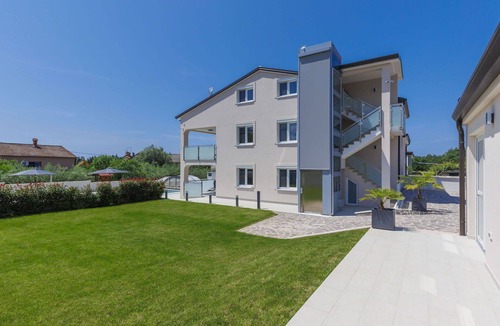 Murine Apartment | Nice apartment for 4 guests with A/C, WIFI, pool, TV and terrace