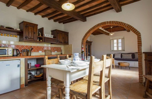 Fucecchio Apartment | Nice apartment for 4 people with WIFI, pool, A/C, patio and pets allowed