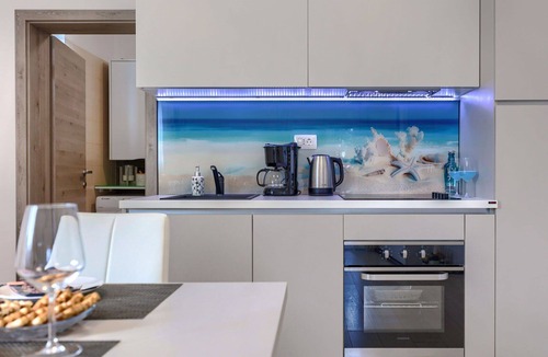 Loborika Apartment | Nice apartment for 6 guests with WIFI, A/C, private pool, TV, terrace and pets allowed