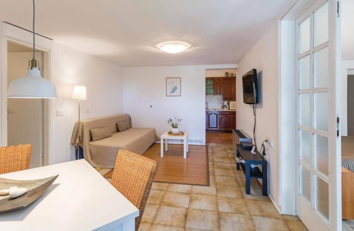 Banjole Apartment | Nice apartment in Pula with outdoor swimming pool