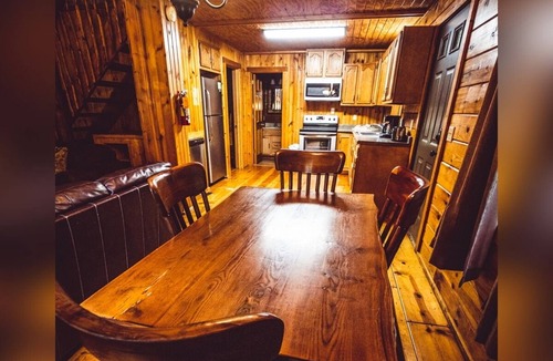 South Bloomingville Cabin | Oakridge - Hosted by The Chalets
