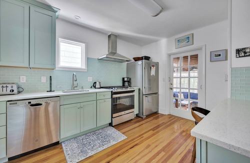 The Pines House | OCEAN BLOCK REHOBOTH BEACH CLASSIC in the PINES - SLEEPS 10 - 14 Park Ave