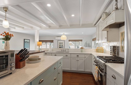 Loveitts Field House | OCEAN VIEWS, Rooftop Deck, HOT TUB, new back deck! 3-min walk to Willard Beach