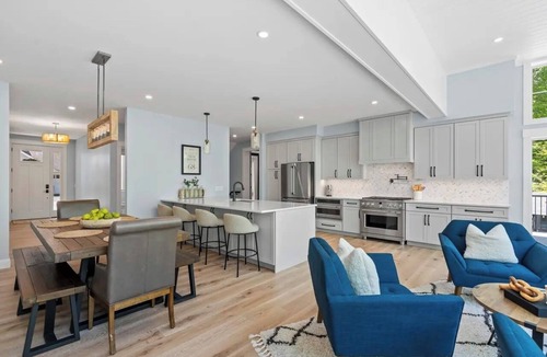 Falmouth Foreside House | Oceanfront, 15 Mins to Portland, Brand New Build, Water Access, Deck, Sleeps 16