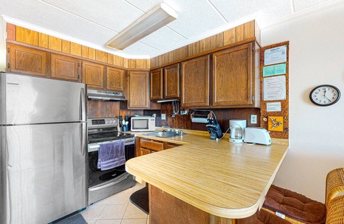 North Ocean City Condo | Oceanfront condo near golf with beach access, balcony, views, & washer/dryer