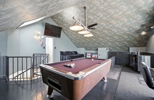Bayview House | On Beach 3BD+Loft: Sauna|HotTub|Billard|FencedDeck