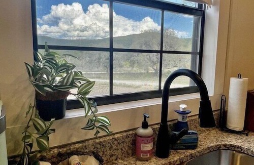Leakey Cabin | On Twisted Sisters Loop, New Tiny Cabin w/Deck & River Frontage, Pet Friendly!