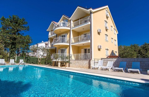 Jadranovo Apartment | One bedroom apartment with a swimming pool Jadranovo (Crikvenica) (A-3238-c)