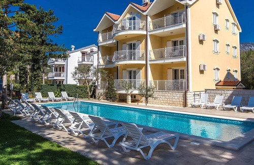 Jadranovo Apartment | One bedroom apartment with a swimming pool Jadranovo (Crikvenica) (A-3238-c)