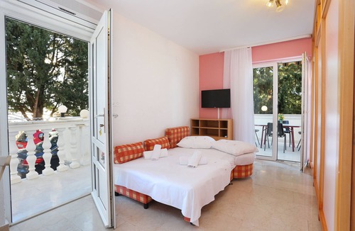 Marusici Apartment | One bedroom apartment with terrace and sea view Marušići, Omiš (A-18497-a)
