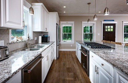 York Beach House | OPEN FLOOR PLAN-SPA LIKE MASTER BATH Basement playroom ping pong! 5 STAR REVIEWS