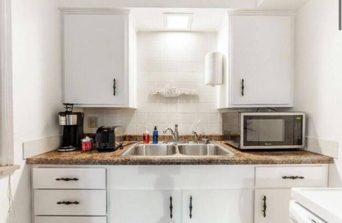 Italian Village Apartment | OSU - Heart of Short North -STEPS from High ST-OSU
