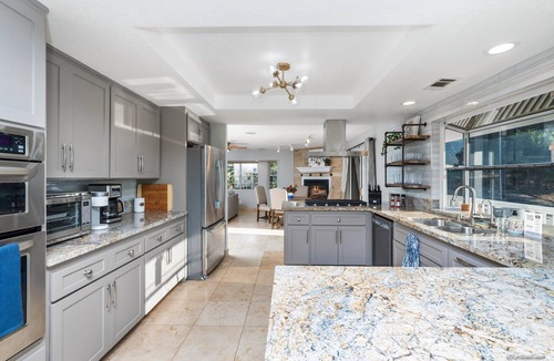 East Grove House | Paradise Hilltop Escape: GameRoom/PoolSlide/Pool/EVCharger/Volleyball/Basketball