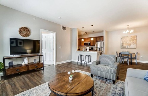 Westerville Apartment | Paws Of Polaris | 2BR | 1st Floor | Walk-In Shower